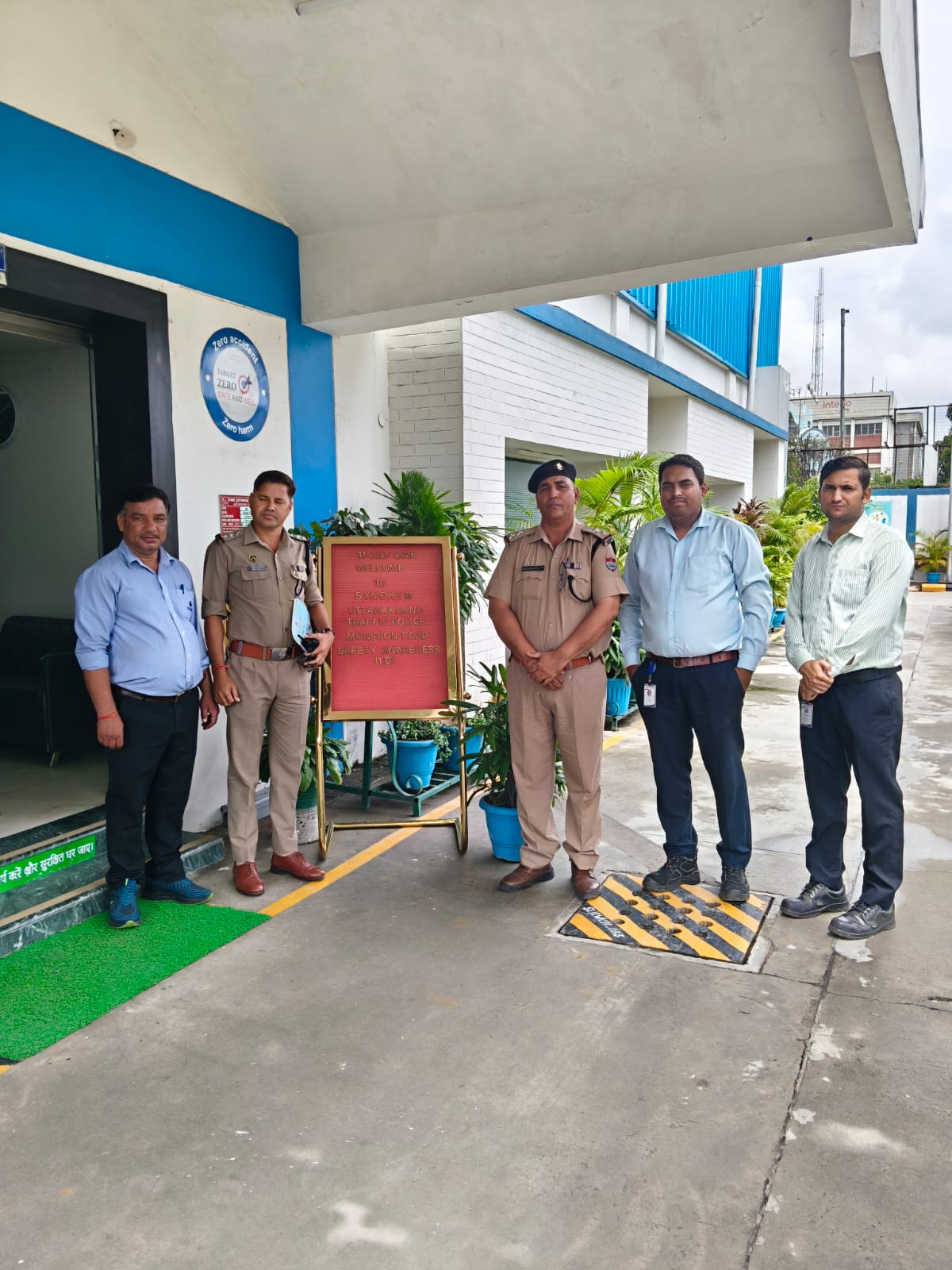 सड़क सुरक्षा, जीवन रक्षा, यातायात पुलिस हरिद्वार की यातायात जागरूकता मुहिम।  हरिद्वार पुलिस का बड़ा अभियान, अब सुरक्षित होगा हर कदम।