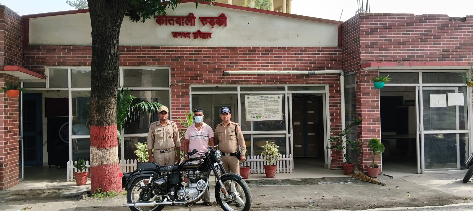 हरिद्वार पुलिस द्वारा एक वाहन चोर को किया गिरफ्तार।  आरोपित के कब्जे से मोटर साइकिल बुलेट बरामद।