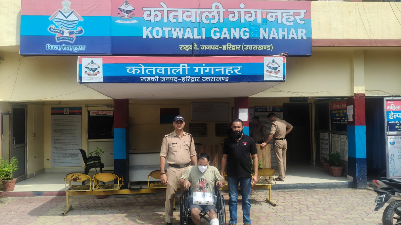 ऑपरेशन प्रहार के अन्तर्गत हरिद्वार पुलिस की कार्रवाई।   ज्वैलर्स की दूकान में हुई नकबजनी का मुख्य आरोपी आया पुलिस के शिकंजे में।   पूर्व में 02 चोरो को गिरफ्तार कर भेजा जा चुका है जेल।