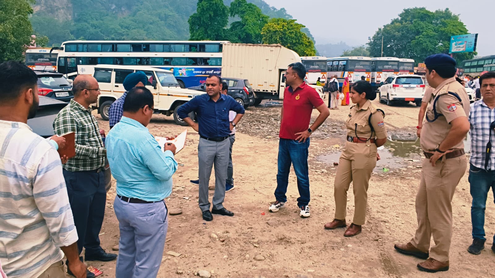 DM और SSP हरिद्वार ने किया बैरागी कैंप और पंतद्वीप पार्किंग का निरीक्षण।