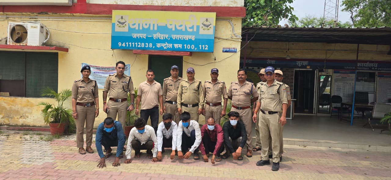 एसएसपी नवनीत द्वारा दिए गए कड़े निर्देशों का निकला पॉजिटिव रिजल्ट।  जंगल के पास लड़की से दुष्कर्म और लड़के से मारपीट मामले का हुआ अनावरण।  गहरी पड़ताल के बाद पुलिस ने मामले में संलिप्त 06 युवकों को किया गिरफ्तार।