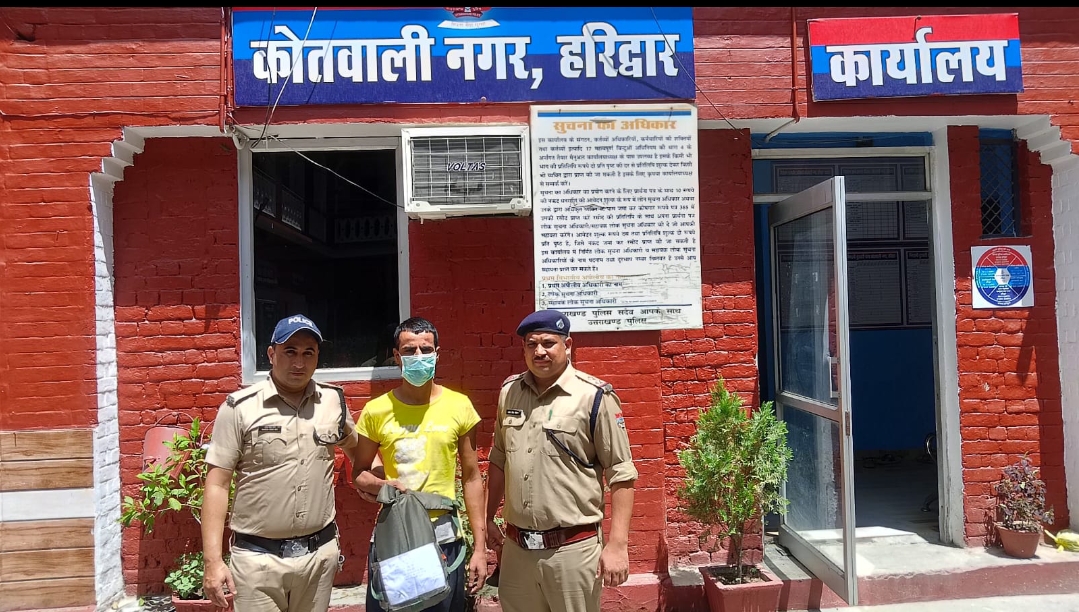 हरिद्वार पुलिस की नशे के धंधे में संलिप्तो के विरुद्ध ताबड़तोड़ कार्यवाही।  नशा तस्कर को 2.088 कि0ग्राम अवैध गांजा के साथ आरोपितों को किया गिरफ्तार।