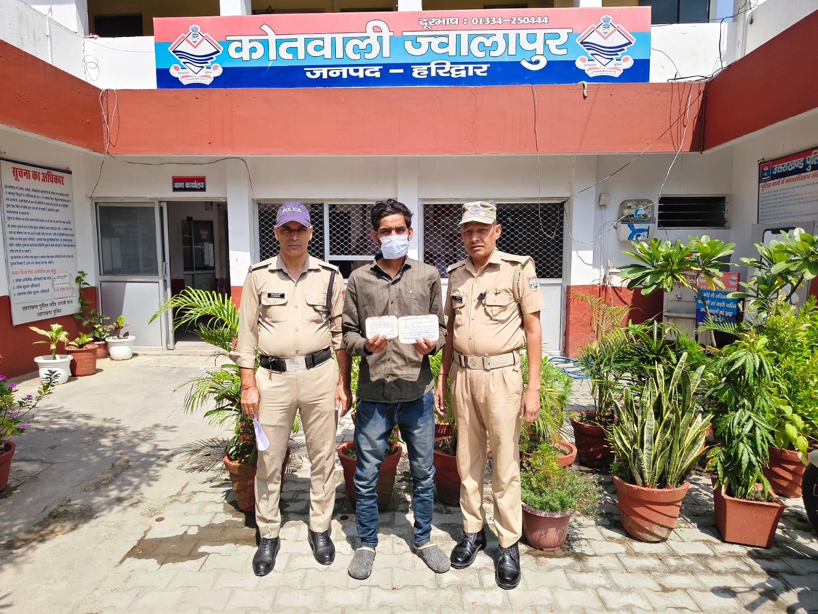 5.35 ग्राम अवैध स्मैक के साथ 01 तस्कर आरोपी अभियुक्त को पुलिस ने किया गिरफ्तार।  मोबाइल फोन व ₹920/-नगदी भी बरामद की गयी।