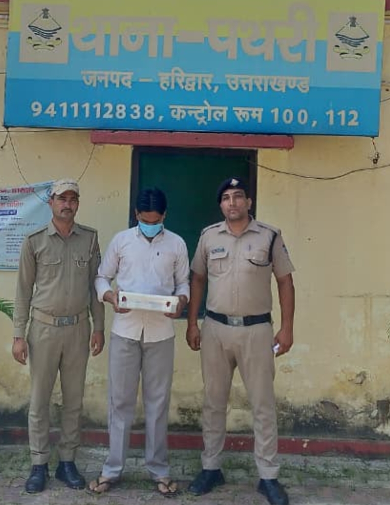  हरिद्वार पुलिस का नशे के सौदागर पर कड़ा प्रहार।  566 प्रतिबंधित TRAMADOL/ALPRAZOLAM कैप्सूल-गोलियों के साथ नशा तस्कर आरोपी अभियुक्त को किया गिरफ्तार।