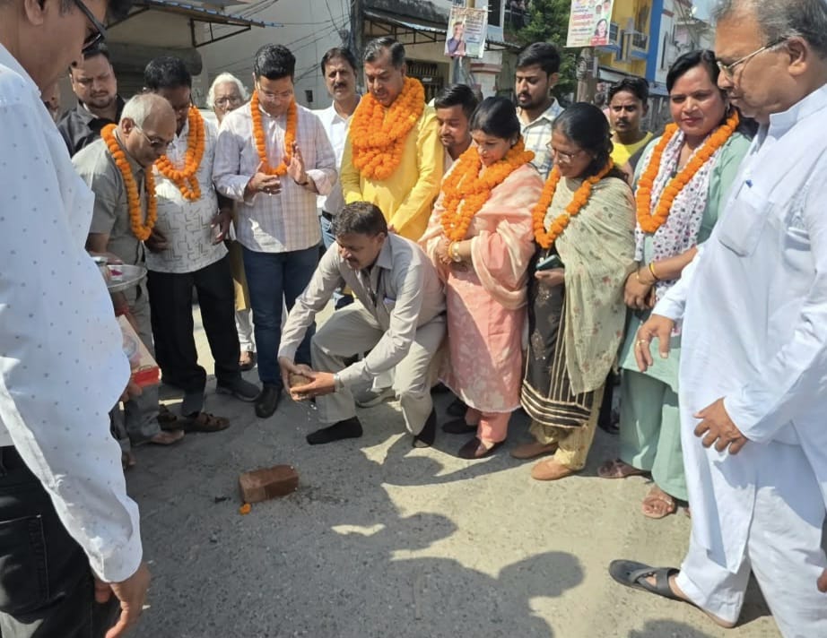 जटवाड़ा से शिवालिकनगर को जोड़ने वाली सड़क के नवीनीकरण एवं सौंदर्यीकरण कार्य का शुभारंभ।  रानीपुर विधानसभा में ₹2.68 करोड़ की लागत से होगा सड़क का कायाकल्प।