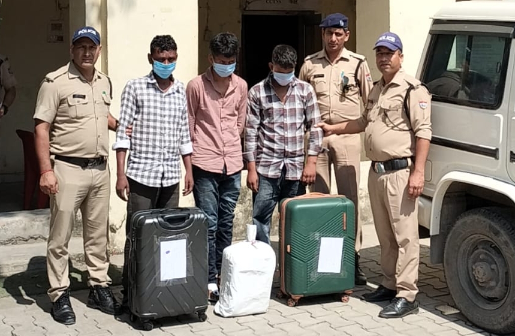 32 किलो ग्राम अवैध गांजा के साथ 03 गांजा तस्कर आरोपियों को हरिद्वार पुलिस ने किया गिरफ्तार।