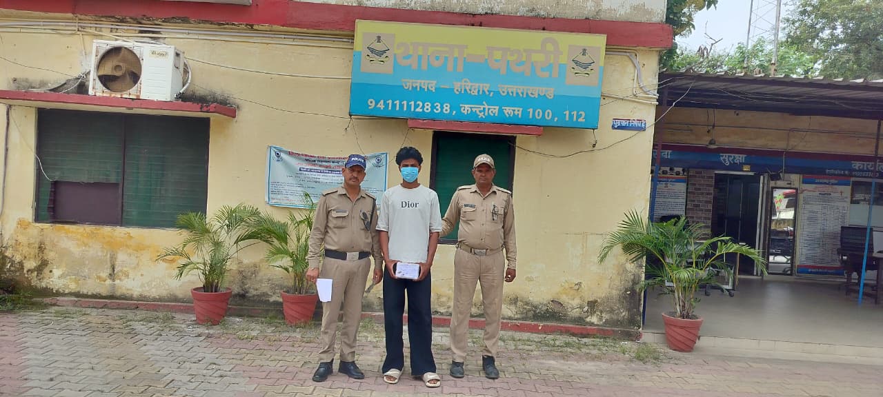 07.85 ग्राम अवैध स्मैक के साथ नशे का सौदागर गिरफ्तार।   वरिष्ठ पुलिस अधीक्षक के निर्देश पर ऑपरेशन प्रहार के तहत सख्ती से कार्यवाही की जा रही है।