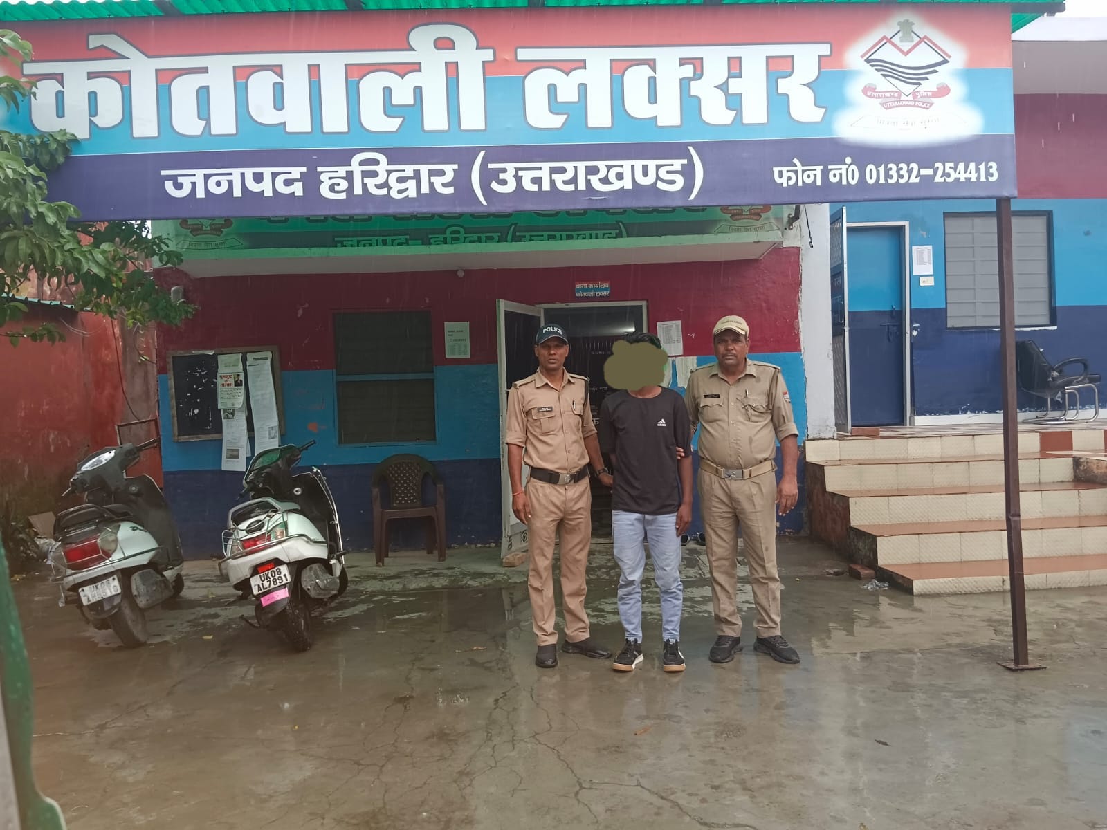 नाबालिग से दुष्कर्म करने वाले आरोपी अभियुक्त को पुलिस ने किया गिरफ्तार।  घटना कारित करने के बाद से ही फरार चल रहा था आरोपी।