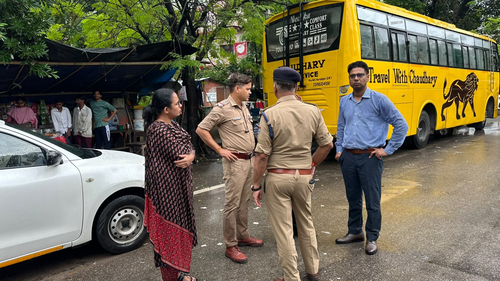 जिलाधिकारी मयूर दीक्षित के निर्देश पर हरिद्वार रेलवे स्टेशन यातायात व्यवस्था को सुव्यवस्थित करने के लिए संयुक्त स्थलीय निरीक्षण किया।
