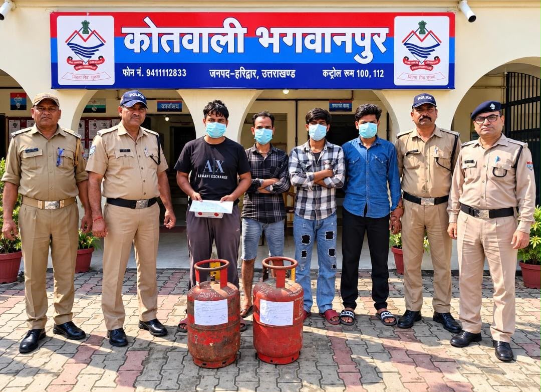 एसएसपी हरिद्वार नवनीत सिंह के नेतृत्व में 24 घंटे में चोरी की घटना का किया खुलासा, 04 आरोपियों को किया गिरफ्तार।