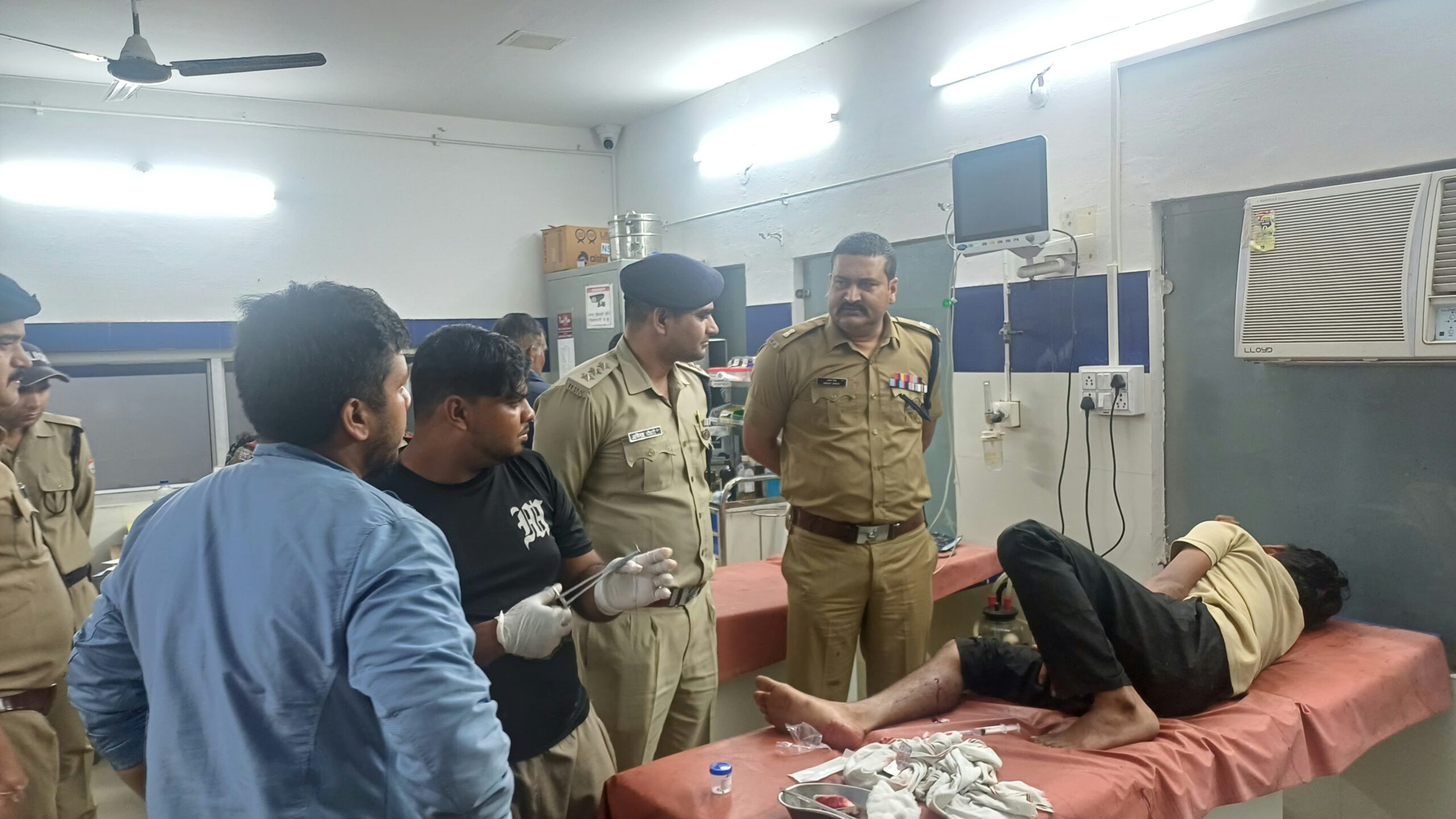 ग्राम झबरेड़ी कलां में दोहरे हत्याकांड का वांछित आरोपी पुलिस मुठभेड़ के बाद किया गिरफ्तार।  बहन के प्रेम प्रसंग के चलते भाई ने बहन व उसके प्रेमी की गोली मारकर की थी हत्या।  पुलिस चेकिंग के दौरान आरोपी ने पुलिस टीम पर की फायरिंग।  जवाबी कार्रवाई में पैर में गोली लगने से आरोपी घायल।