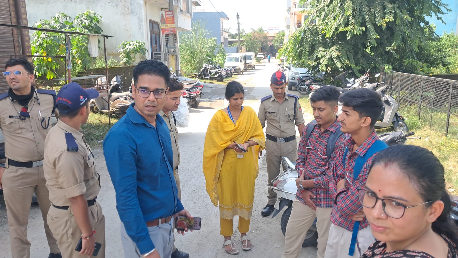 जिलाधिकारी मयूर दीक्षित के निर्देश पर नाबालिग विद्यार्थियों द्वारा वाहन संचालन के विरुद्ध आरटीओ हरिद्वार द्वारा चलाया सर्चिंग अभियान, 20 स्कूटी/मोटरसाइकिल की सीज।