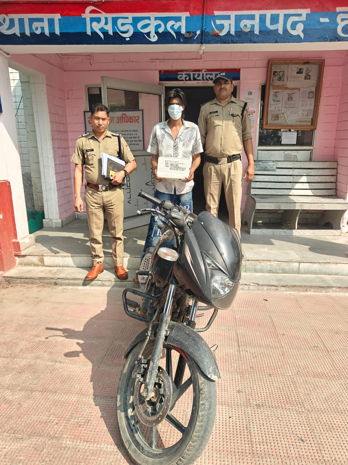 एसएसपी नवनीत सिंह की अगुवाई में आपराधिक तत्वों के लिए बुरा सपना साबित होती हरिद्वार पुलिस  वाहन लूट के मुख्य आरोपी को किया गिरफ्तार, अन्य साथियों को पूर्व में गिरफ्तार कर भेजा गया जेल