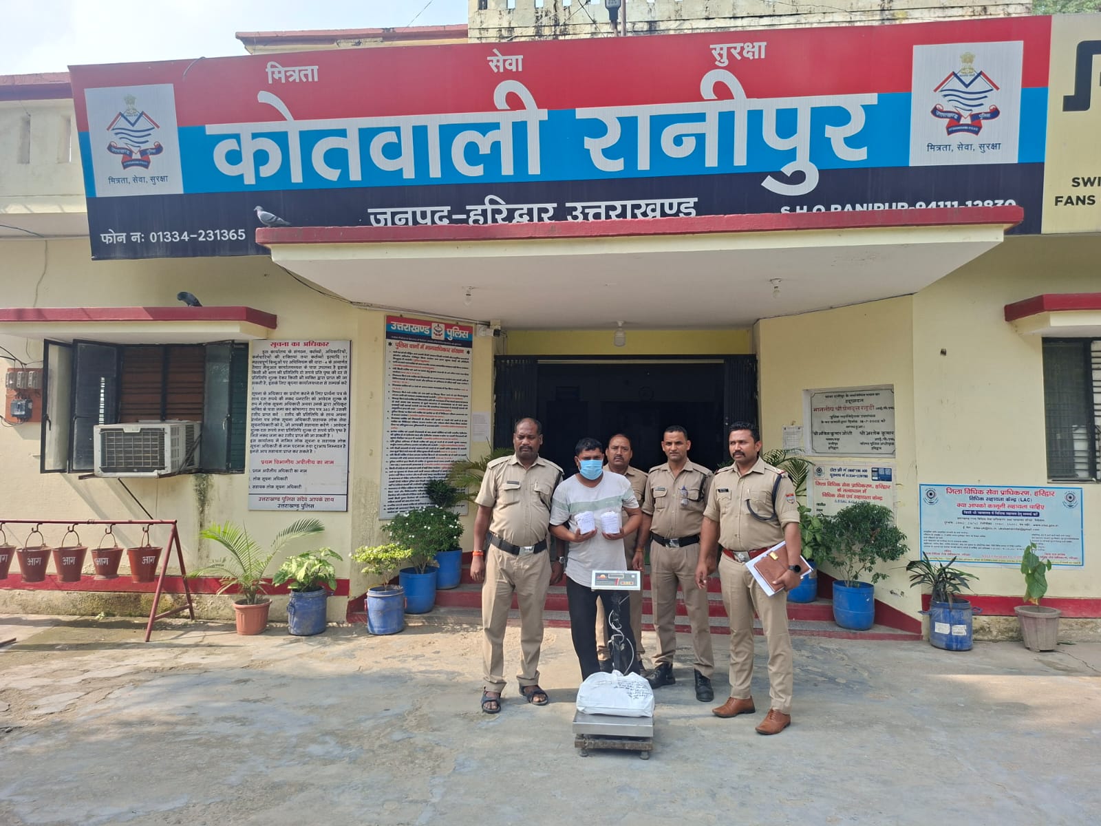 हरिद्वार पुलिस टीम का गौ-तस्करो पर कार्यवाही का प्रहार।   ग्राम सलेमपुर में गौकशी की सूचना पर छापेमारी कर 01 आरोपी को पुलिस ने किया गिरफ्तार  पुलिस ने मौके से बरामद किया 47 किलो गौ मांस व गौकशी के उपकरण