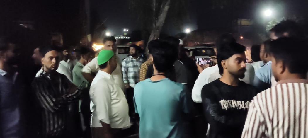 बहादराबाद ब्रहमपुरी इडस्टीज एरिया बैरियल न0 6 के पास एमटेक कम्पनी में समीर पुत्र शमशाद निवासी इब्राहिमपुर थाना पथरी हरिद्वार उम्र लगभग 30 वर्ष कर्मचारी की कार्य के दौरान छत से गिरकर मौत हो गयी ।   पुलिस ने शव को अपने कब्जे में लेकर जिला अस्पताल मोर्चरी में रखवाया।
