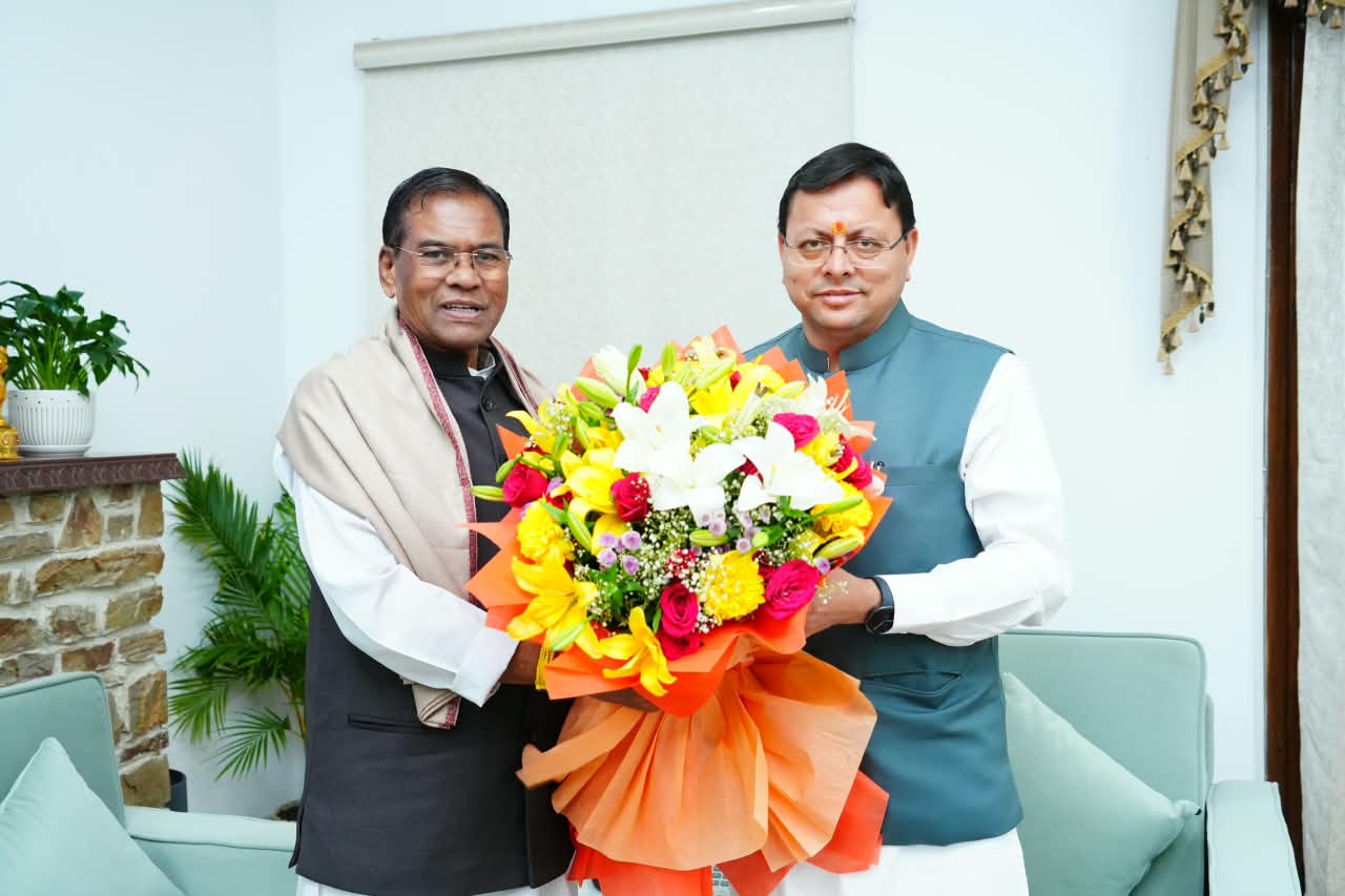 मुख्यमंत्री पुष्कर सिंह धामी से सांसद फग्गन सिंह कुलस्ते ने की शिष्टाचार भेंट
