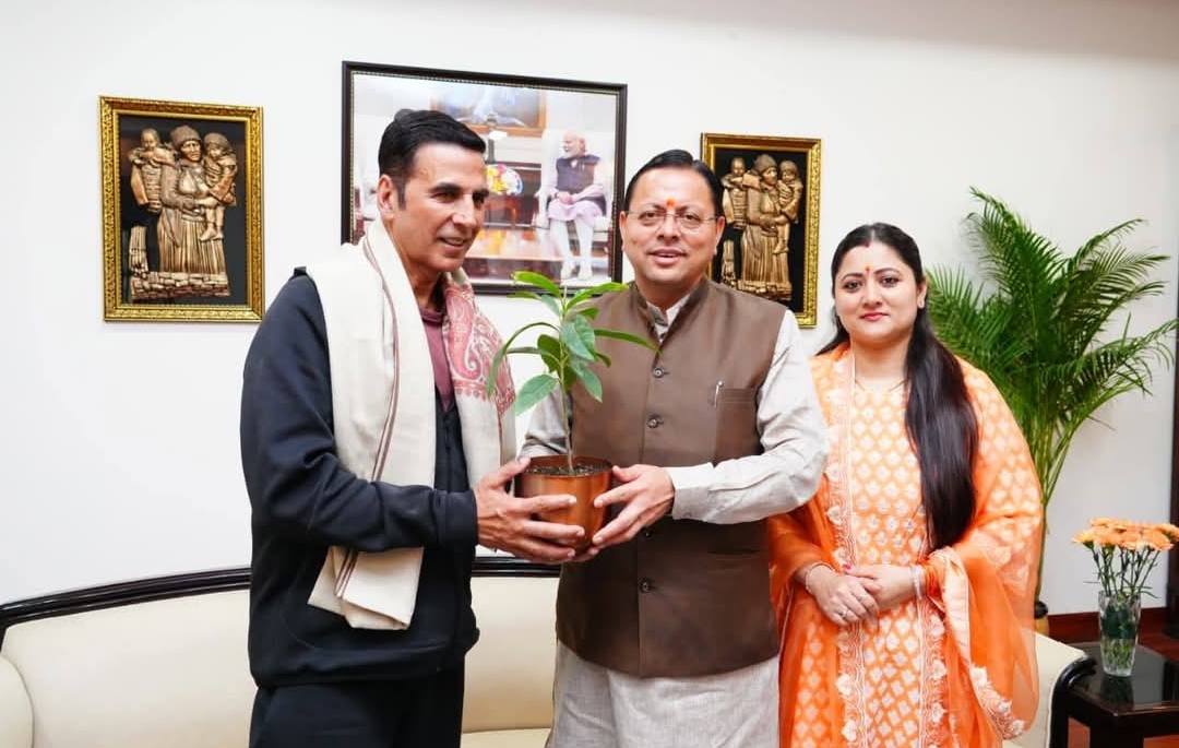 मुख्यमंत्री पुष्कर सिंह धामी से रविवार को मुख्यमंत्री आवास में प्रसिद्ध बॉलीवुड अभिनेता अक्षय कुमार ने शिष्टाचार भेंट की  इस दौरान उत्तराखण्ड की फिल्म नीति,फिल्म निर्माण की संभावनाओं और प्रदेश में फिल्म उद्योग को बढ़ावा देने पर चर्चा हुई।