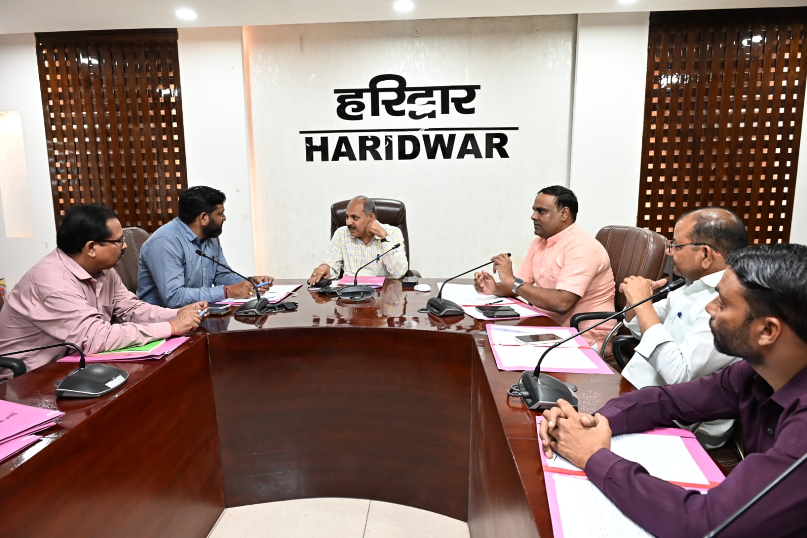  जिलाधिकारी/मुख्य विकास अधिकारी डॉ. ललित नारायण मिश्र की अध्यक्षता में अनुसूचित जाति एवं अनुसूचित जनजाति अत्याचार निवारण अधिनियम के अंतर्गत जिला स्तरीय सतर्कता एवं मॉनिटरिंग समिति की बैठक आयोजित