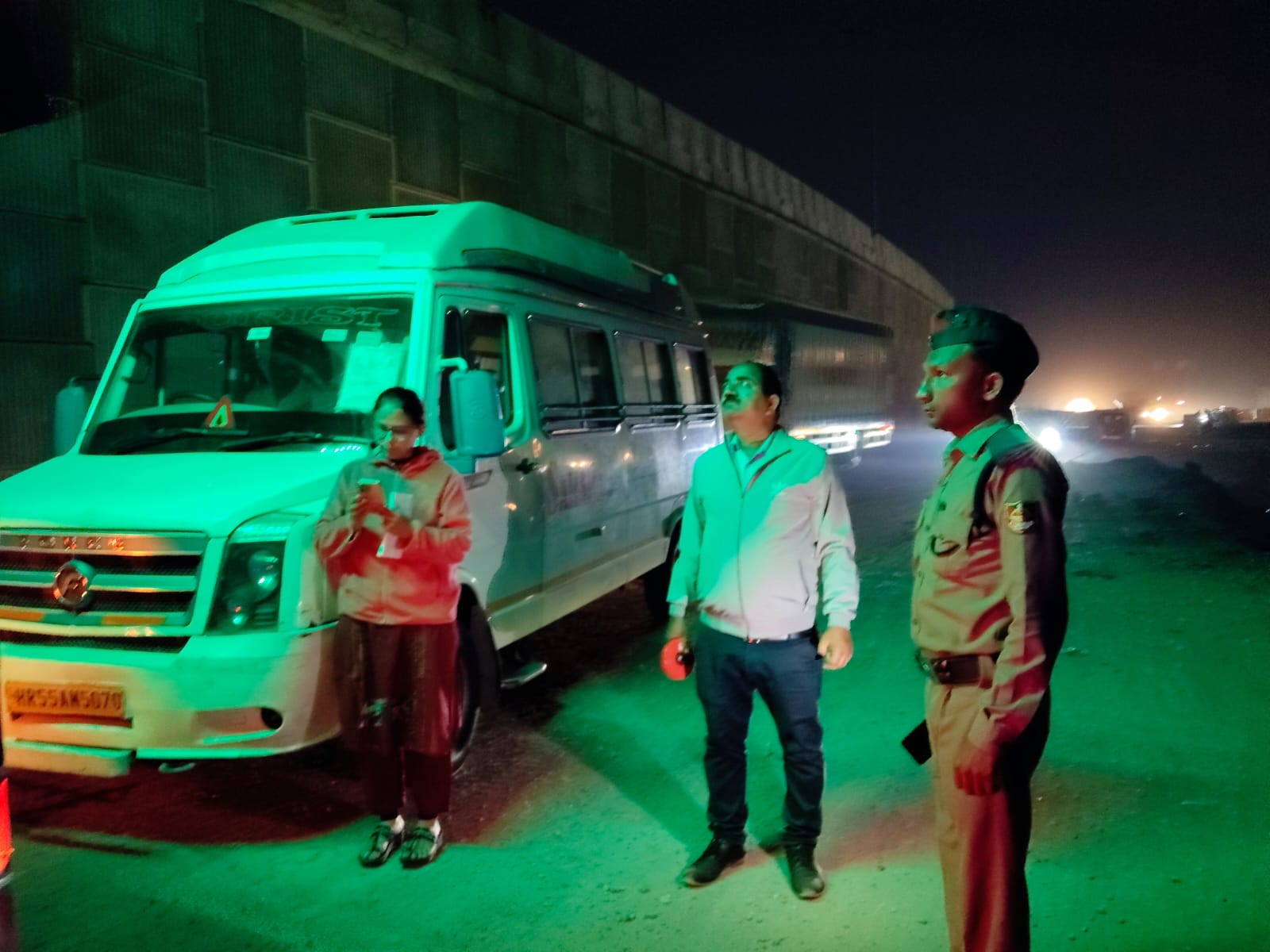 जिलाधिकारी के निर्देश पर सुबह 4 बजे से परिवहन विभाग का विशेष चेकिंग अभियान, 62 वाहनों के चालान, 4 बसें सीज  एआरटीओ नेहा झा के नेतृत्व में स्लीपर, लग्जरी एवं पर्यटक बसों की सघन जांच, परमिट शर्तों और सुरक्षा मानकों के उल्लंघन पर बड़ी कार्रवाई