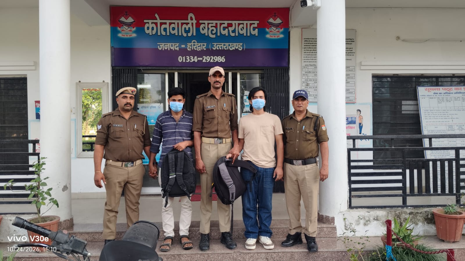 नशीले इंजेक्शनों की तस्करी करने वाले नसीम व तन्मय गिरफ्तार, भारी मात्रा में नशीले इंजेक्शन बरामद  पुलिस ने 93 नशीले इंजेक्शनों के साथ बुलेट मोटरसाइकिल भी की बरामद