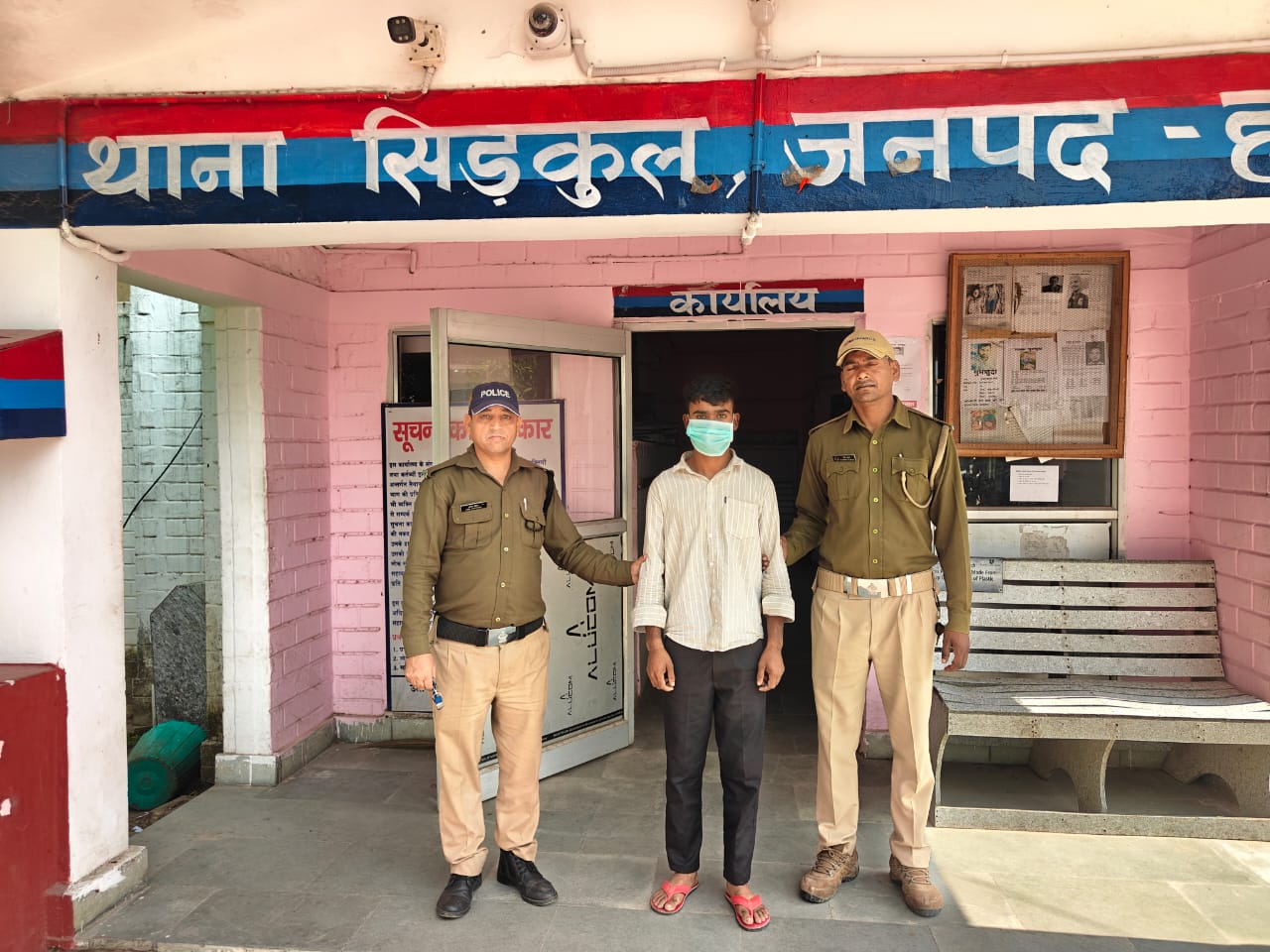 दुष्कर्म मामले में आरोपी अभियुक्त को पुलिस ने किया गिरफ्तार  युवक पर 15 वर्षीय किशोरी से दुष्कर्म करने के हैं आरोपी