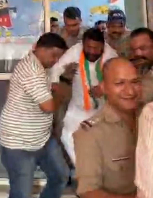 सीएम के सिडकुल आगमन से पहले वरिष्ठ कांग्रेस नेता मनोज धनगर घर से डिटेन, काले झंडे दिखाने की तैयारी का आरोप