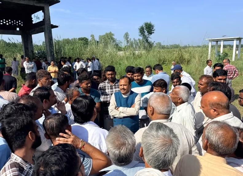 लक्सर विधानसभा में ओमप्रकाश जमदग्नि की बढ़ती लोगपिर्यता के चलते लोगो के बीच दुःख और सुख की घड़ी में हुए सारथी।  ग्राम बाक्करपुर निवासी युवा साथी आकाश गुप्ता के आकस्मिक निधन पर दुःख व्यक्त किया।