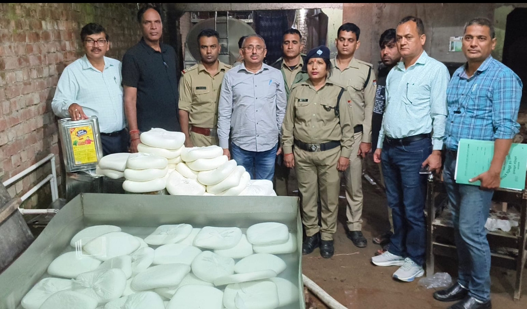 पनीर फैक्ट्री पर खाद्य सुरक्षा विभाग की बड़ी छापेमारी करीब 10 कुंतल खाद्य पदार्थ को किया नष्ट